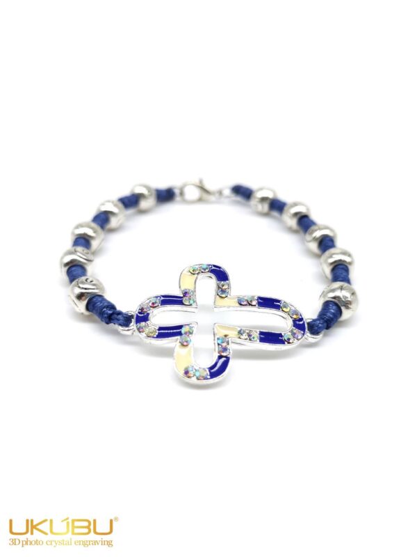 EBCIBL 61939d27c2dc876033fa370f - Bracciale in corda intrecciata blu con croce smaltata colorata e strass