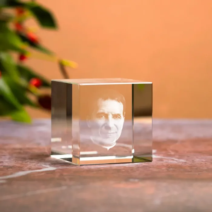 cristallo cubo con incisione laser in 3d soggetto don bosco 10x10x10